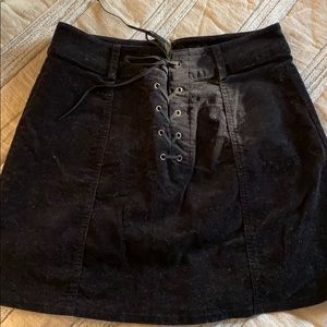 Velvet black skirt, forever twenty one. Medium.